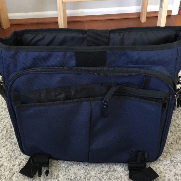 Perry Ellis Computer/ Work bag - Picture 7 of 13